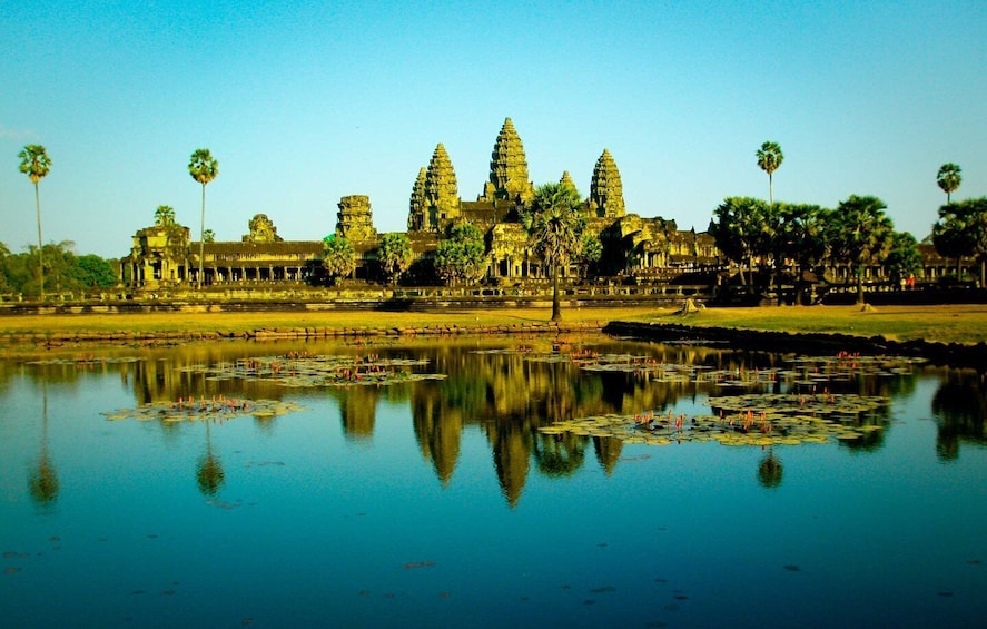 Siem Reap: Angkor Wat Small-Group Historical Day Tour