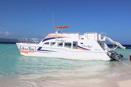 Dari Puerto Plata: Perjalanan & Makan Siang Catamaran Pribadi Cayo Arena