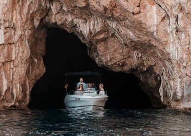 Kotor: tour privado de 3 horas a la Cueva Azul (hasta 7 personas)