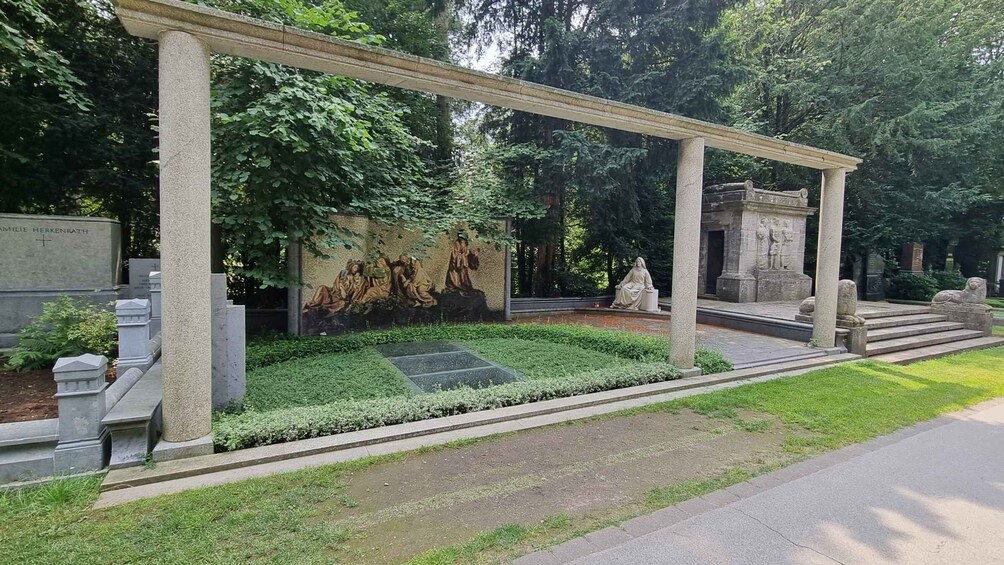 Cologne: Melaten Cemetery Celebrities and Curiosities