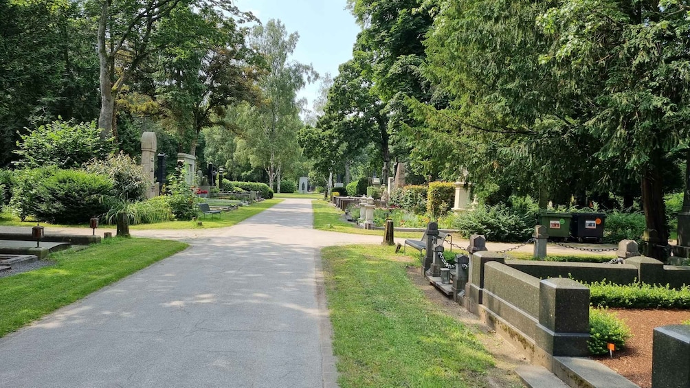 Picture 3 for Activity Cologne: Melaten Cemetery Celebrities and Curiosities