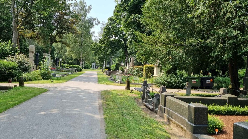 Picture 3 for Activity Cologne: Melaten Cemetery Celebrities and Curiosities