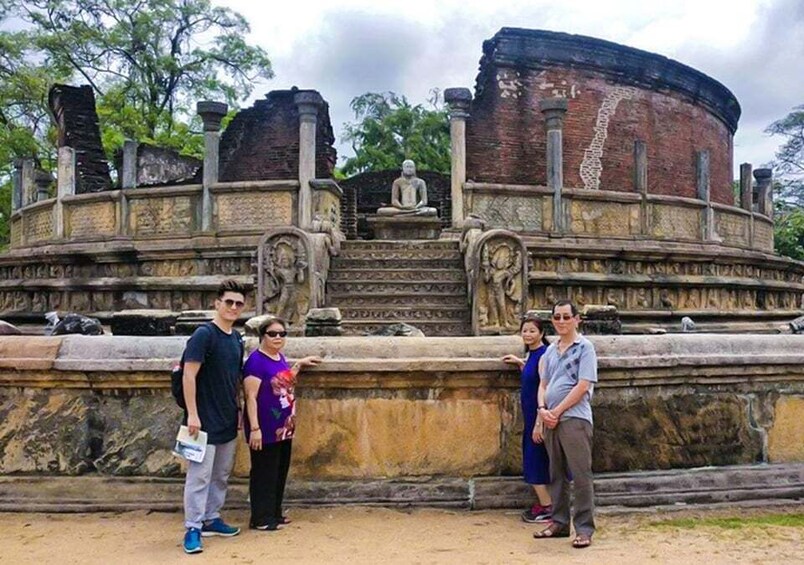 Polonnaruwa: Explore by Tuk-Tuk Tour