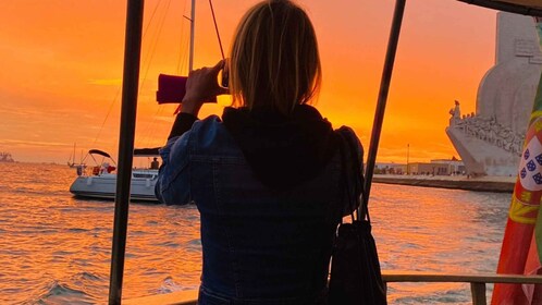 Lisbon: Classic Boat Sunset Tour With Drink