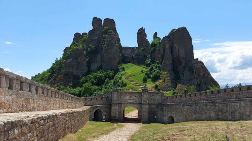 Vanuit Sofia: Dagtocht naar de rotsen van Belogradchik en de grot van Venet...