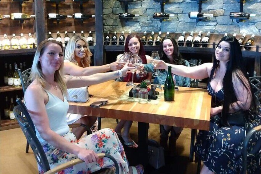 Lake Country Scenic Wine Tour With Wine Tasting Experience