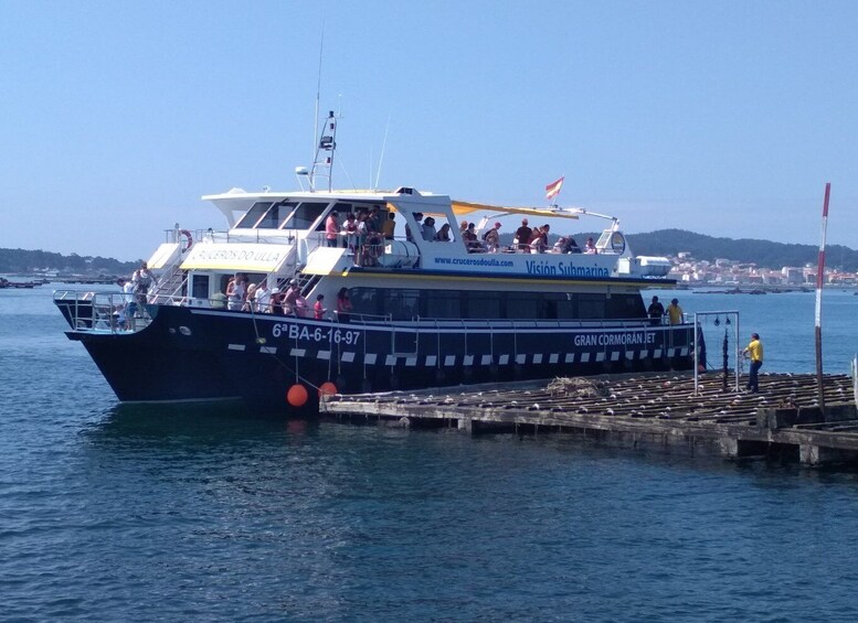 Picture 2 for Activity Ría de Arousa: Boat Ride to Mussel Farm with Tasting