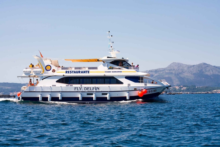 Picture 3 for Activity Ría de Arousa: Boat Ride to Mussel Farm with Tasting