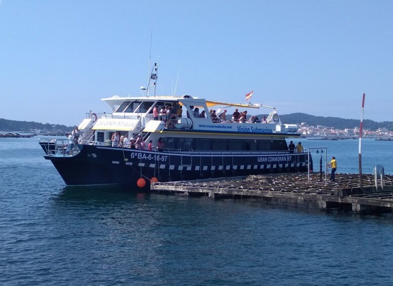 Picture 2 for Activity Ría de Arousa: Boat Ride to Mussel Farm with Tasting