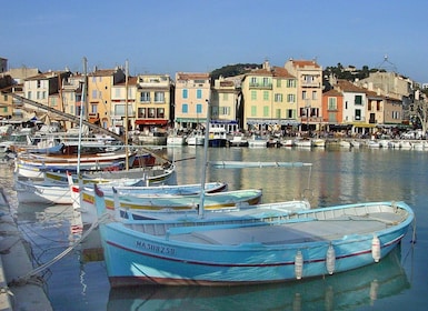 From Aix-en-Provence: Cassis & Luberon Guided Tour