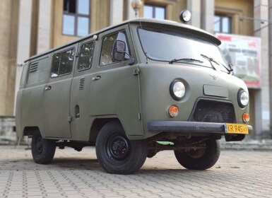 Cracovie : visite guidée à Nowa Huta à bord du Commie Retro Van