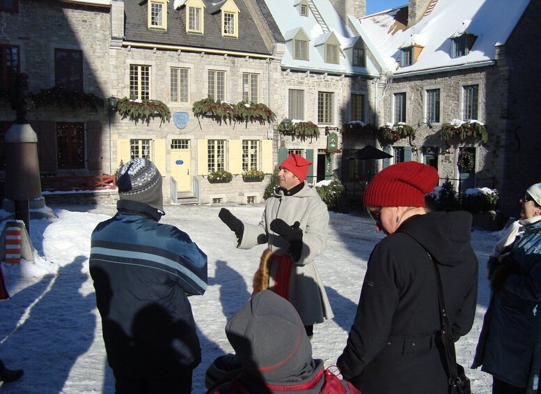 Quebec: Old City Guided Walking Tour in Winter