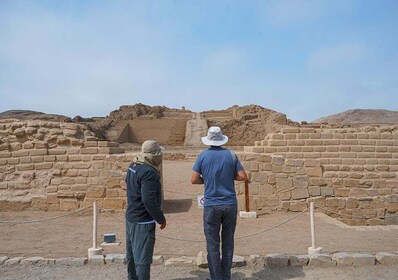 Vanuit Lima: Archeologische tour door Pachacamac en lunchshow