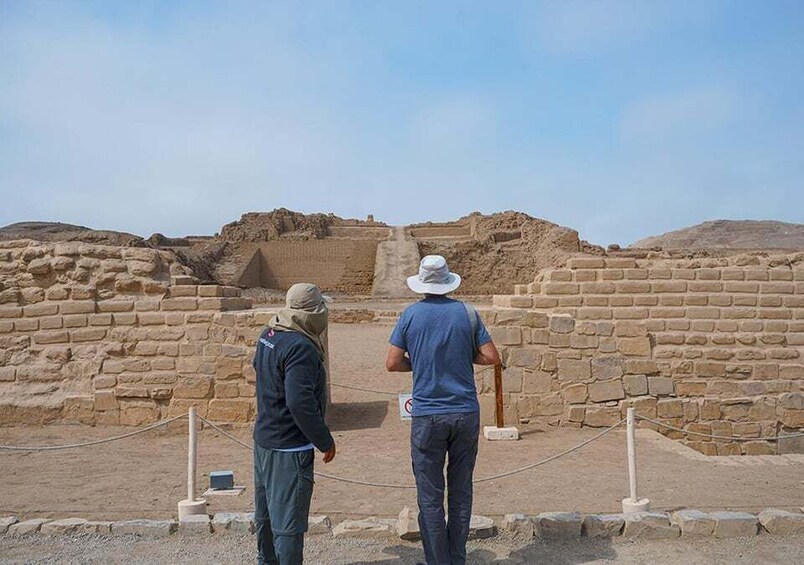 From Lima: Pachacamac Archaeological Tour & Lunch Show