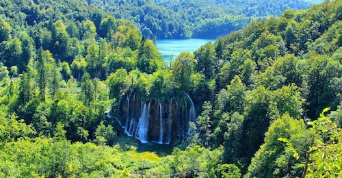 จากซาราเยโว: โอนเที่ยวเดียวไปยัง Zagreb & Plitvice Lakes