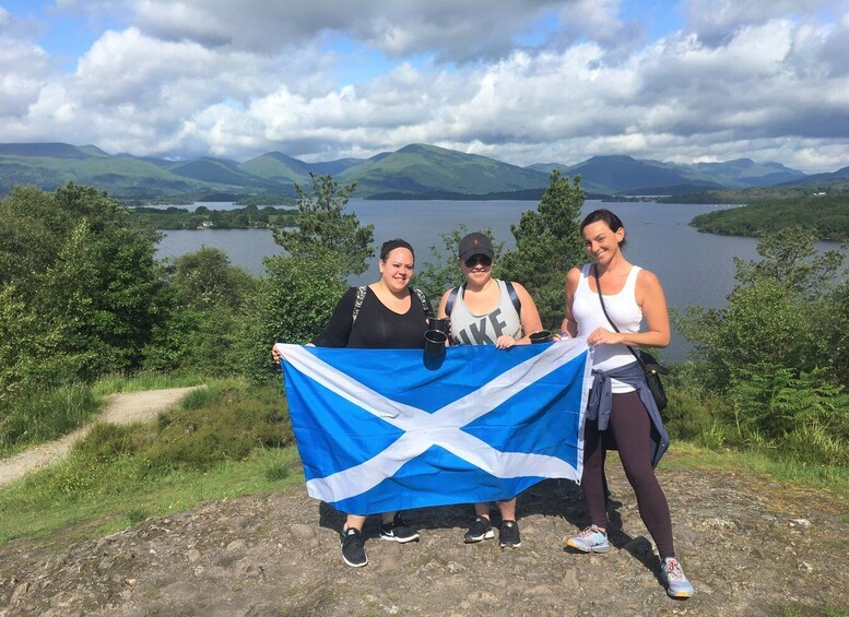 Glasgow: Stirling Castle, Loch Lomond Walk, and Whisky Tour