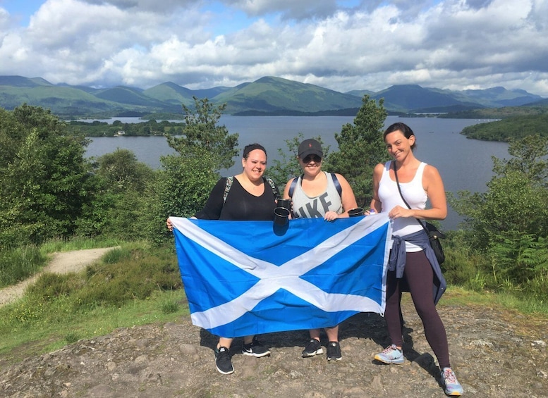 From Glasgow: Guided Day Trip to Loch Lomond & Distillery