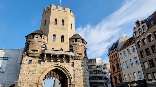 Cologne: Southside Severinsquarter Guided Tour in German