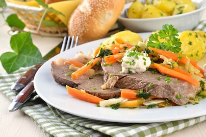 Traditional Austrian Food with Vienna Old Town Private Tour