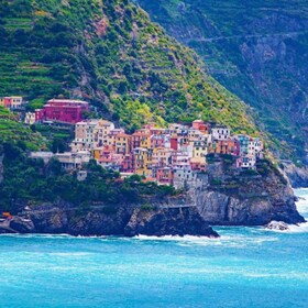 La Spezia: Cinque Terre regnbuefarget landsby langs kysten