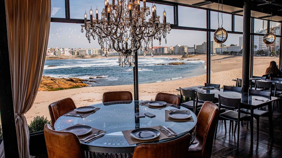 A Coruña: 4-Hour Guided City Walking Tour with Food Tasting