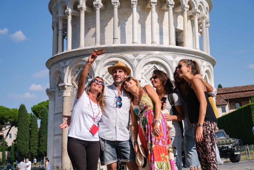 Picture 2 for Activity Pisa: City Sightseeing Walking Tour with Snacks and Drinks