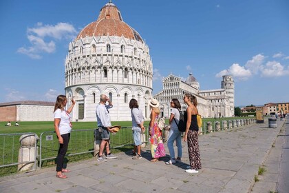 Pise : Visite à pied touristique de la ville avec des collations et des boi...