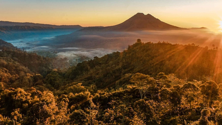 Bali: Mount Batur Sunrise Trek With Guide and Breakfast