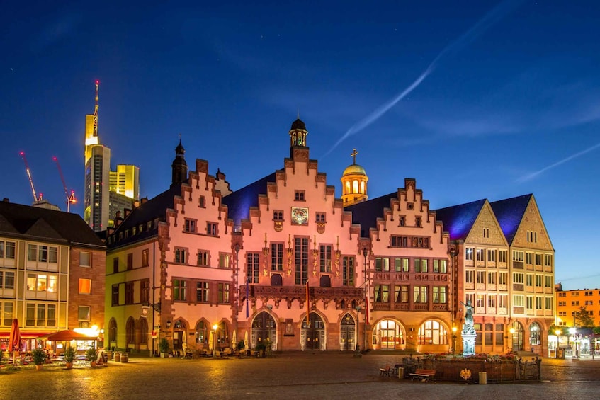 Frankfurt: Self-Guided Scavenger Hunt and City Walking Tour