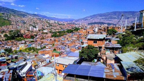 Medellín: Private Pablo Escobar and Comuna 13 Tour