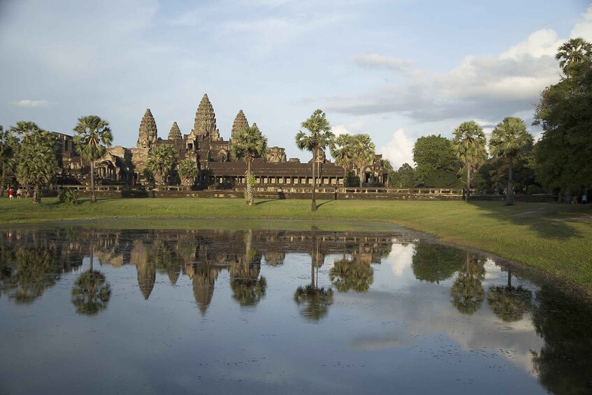 Picture 1 for Activity Siem Reap: Angkor Wat Driving Tour with Lunch