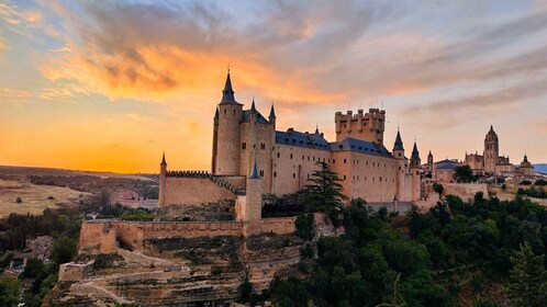 Von Madrid: Private Tour durch Avila, Segovia und Toledo