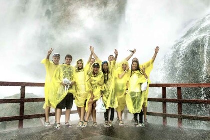 Niagara Falls USA: All-inclusive Niagara Tour and Boat Ride