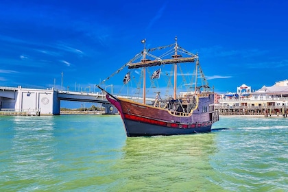 Madeira Beach: Pirate Adventure Cruise with Beer and Wine