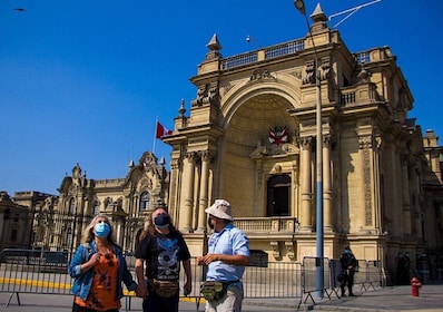 Lima: tour della città in piccolo gruppo con Pisco Sour e catacombe