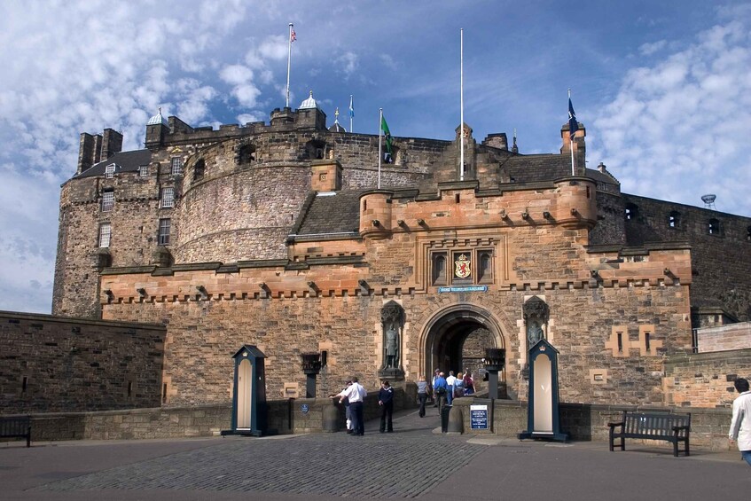 Edinburgh Castle: Guided Walking Tour with Entry Ticket