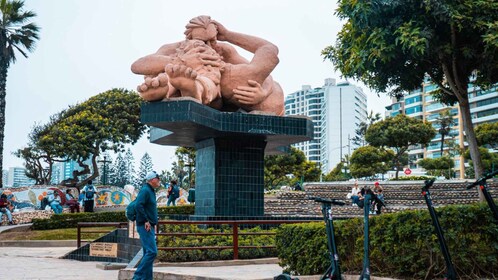 Tour Panorámico en Miraflores en Scooter Eléctrico (sähkömoottoripyörällä)