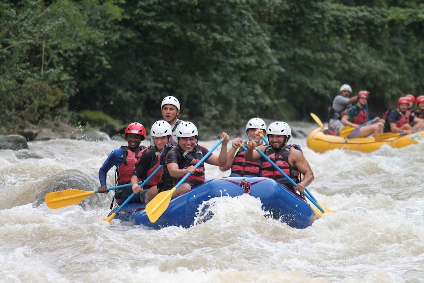La Fortuna: Easy White Water Rafting with Transfer and Lunch