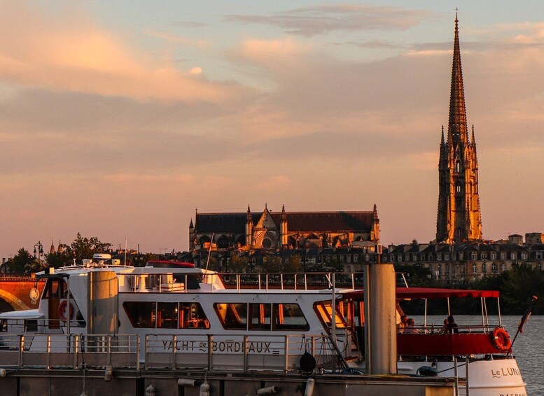 Bordeaux: Garonne River Yacht Cruise with Brunch