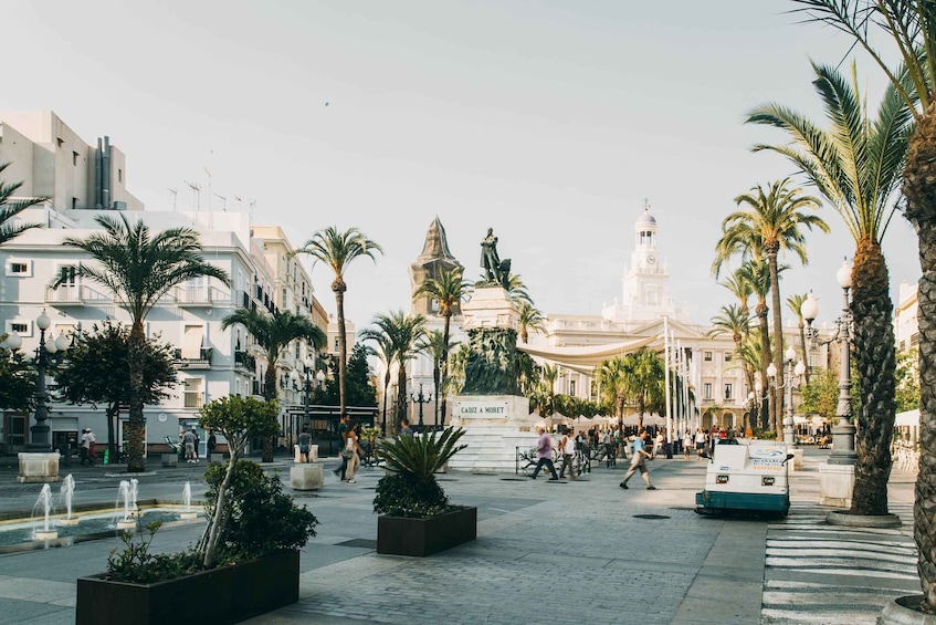 Picture 2 for Activity Cadiz: Private Food and Culture Walking Tour with Tastings