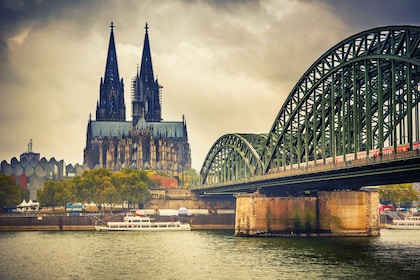 Cologne : Chasse au trésor autoguidée et visite guidée des hauts lieux de l...