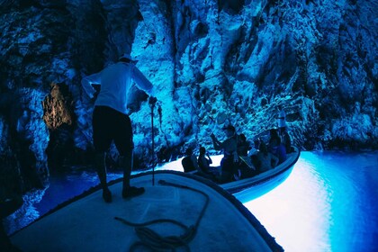 Split: Blaue Höhle, 5 Inseln und Schnorchel-Tour mit dem Schnellboot