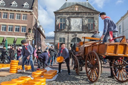 Gouda: Audiotour of Goudse Waag Cheese and Crafts Museum