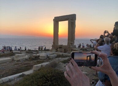 Naxos: Naxos: Vanhakaupunki, linna & Portara Opastettu auringonlaskun kierr...