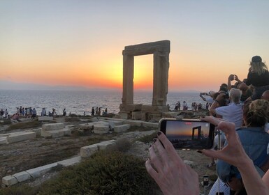 Naxos: Naxos: Vanhakaupunki, linna & Portara Opastettu auringonlaskun kierr...