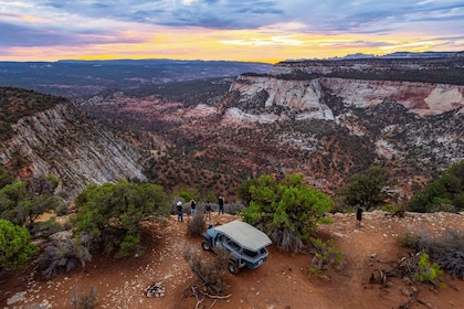 East Zion : Coucher de soleil sur les falaises et excursion en jeep hors ro...