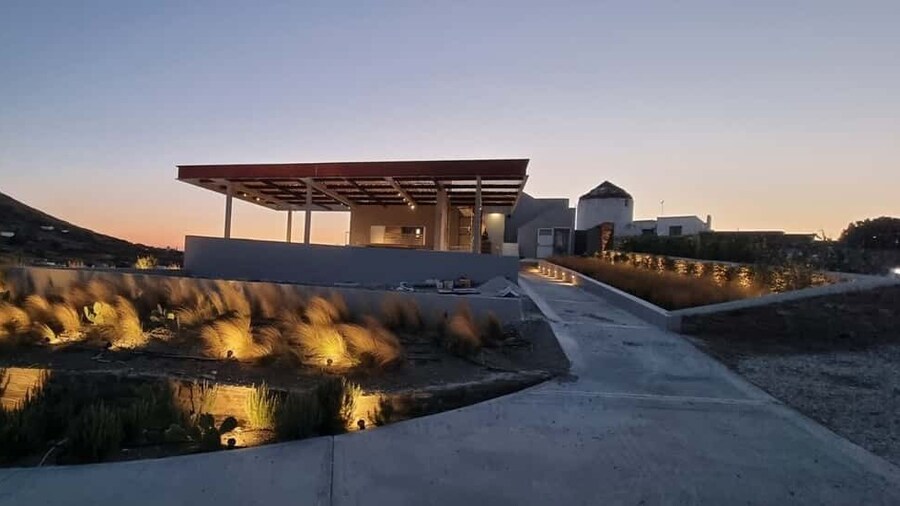 Tinos: Winery Tour and Wine Tasting Paired with Snacks