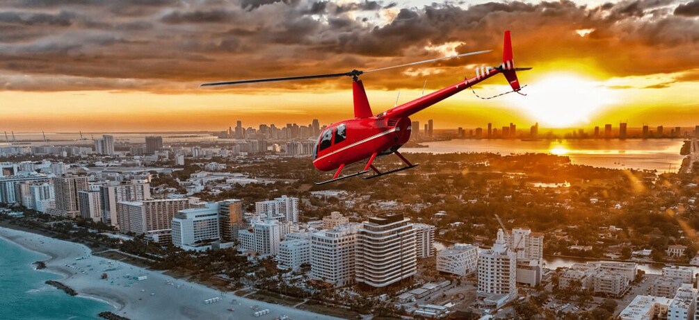 Miami Beach: 30-Minute Private Sunset Luxury Helicopter Tour