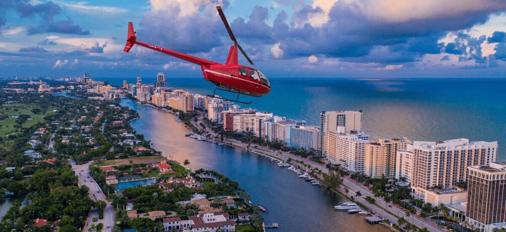 Picture 6 for Activity Miami Beach: 30-Minute Private Sunset Luxury Helicopter Tour