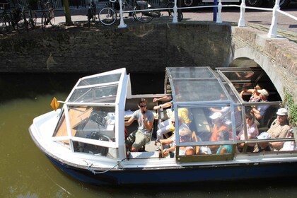 Delft: Kanalkryssning med guidade kommentarer